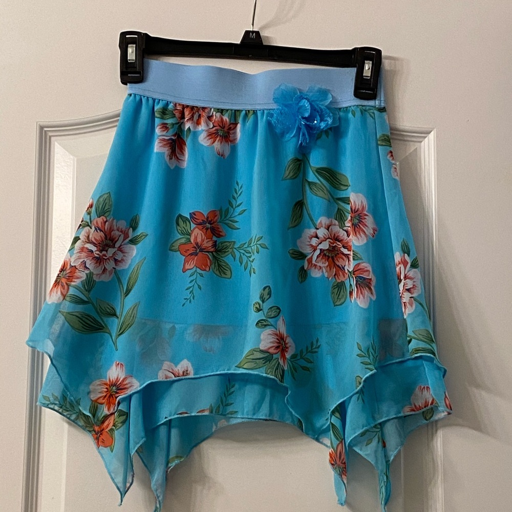 iz Amy Byer skirt